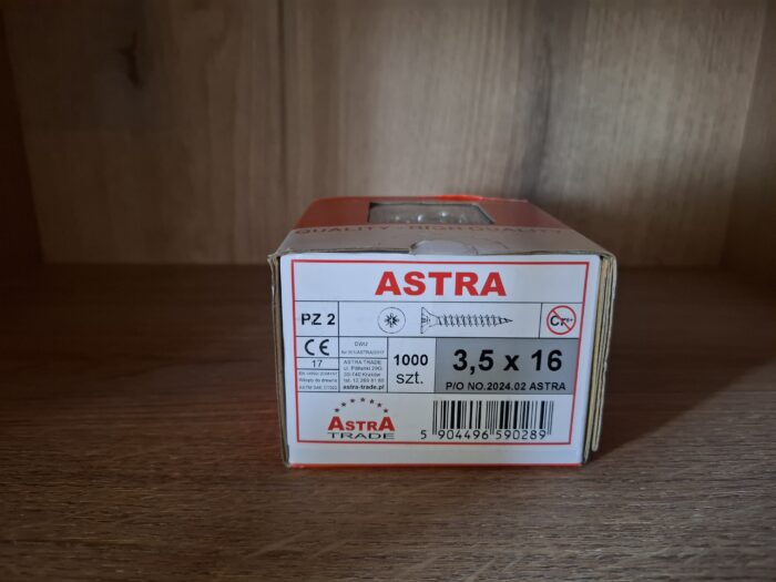 Opis Wkręt do drewna 3,5x16 ASTRA Specyfikacja: Producent Astra Materiał: stal Pokrycie: ocynk Główka stożkowa, przeznaczona do Bitu Pz 2 Opakowanie 1000 szt Rozmiar: 3,5x16 Przeznaczenie: uniwersalne wkręty do drewna, płyt wiórowych i OSB.